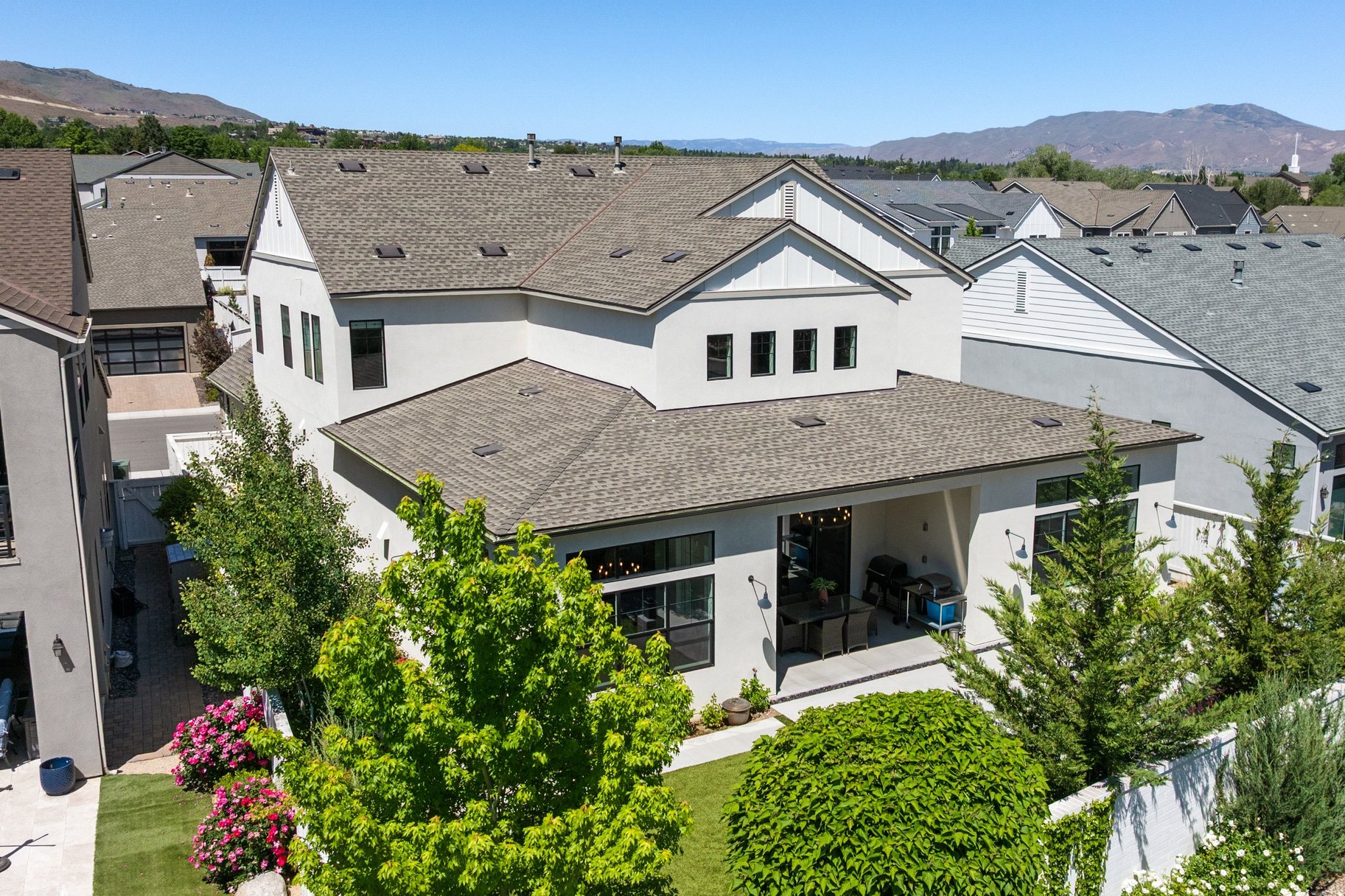 Custom 5-Bedroom Home on a Premium Lot in Rancharrah - 物件實景