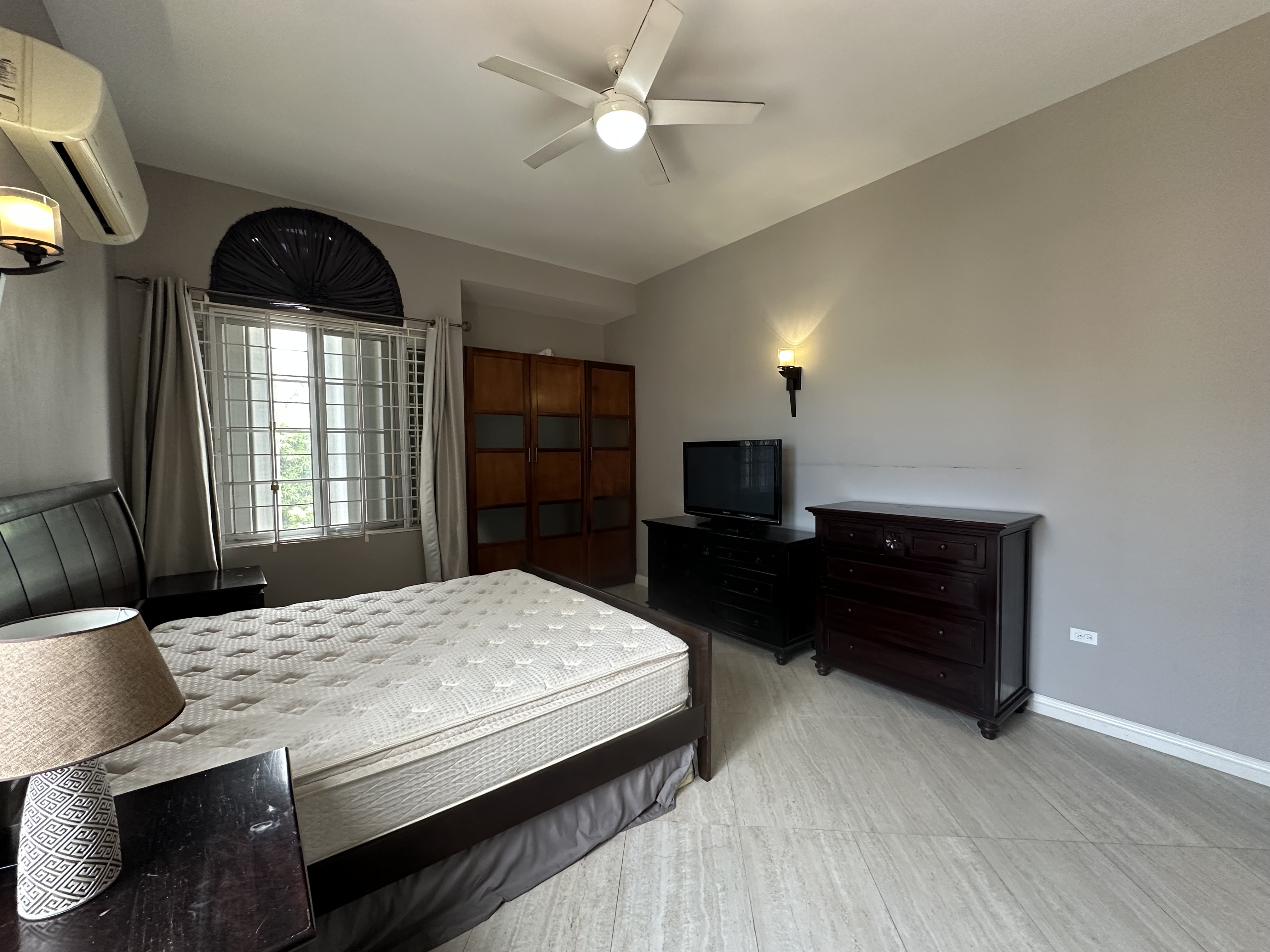 Kingston 6, JM, 3 Bedrooms Bedrooms, ,4 BathroomsBathrooms,Residential,For Sale,1901284