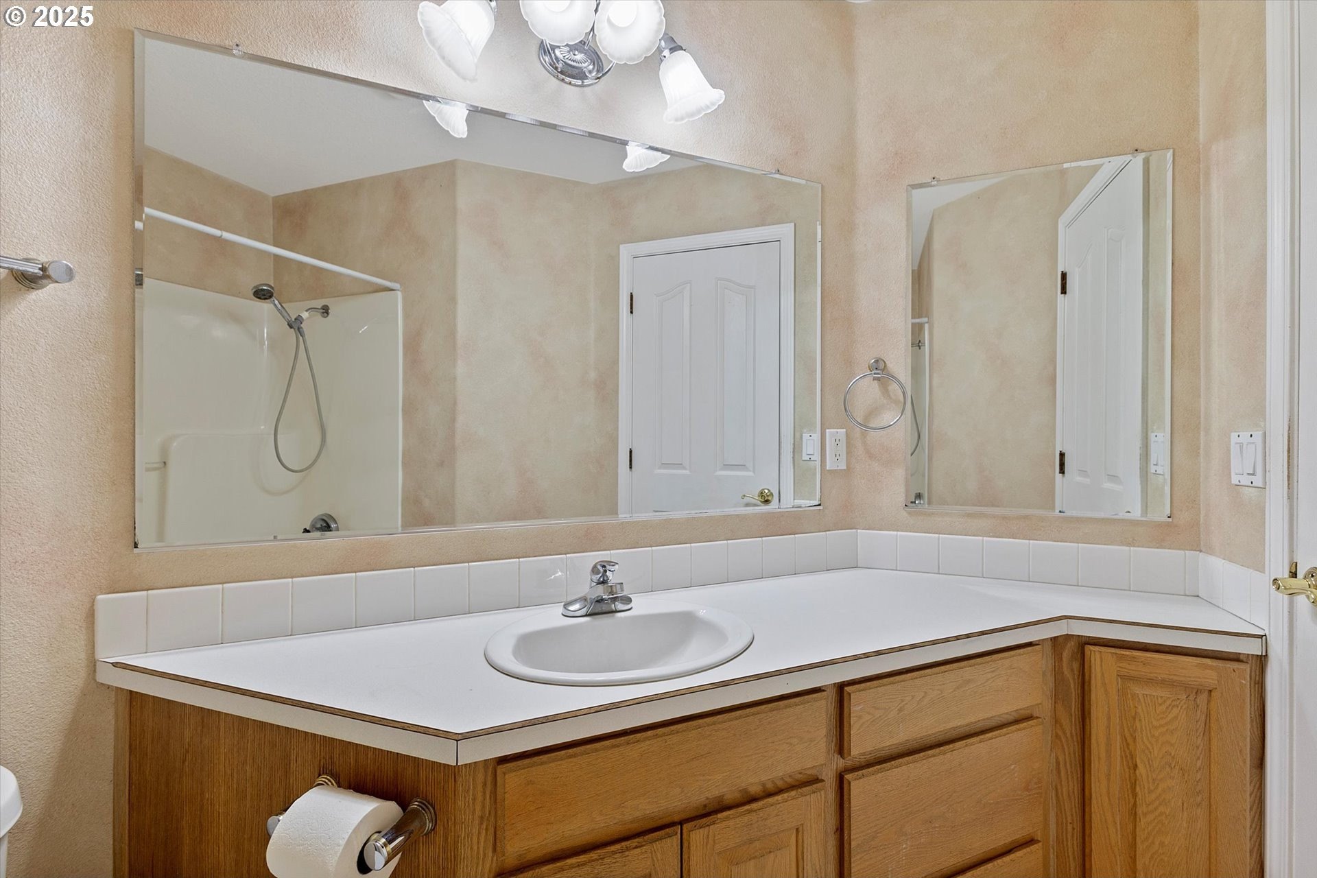 Newberg, Oregon, 97132, United States, 3 Bedrooms Bedrooms, ,2 BathroomsBathrooms,Residential,For Sale,1972944