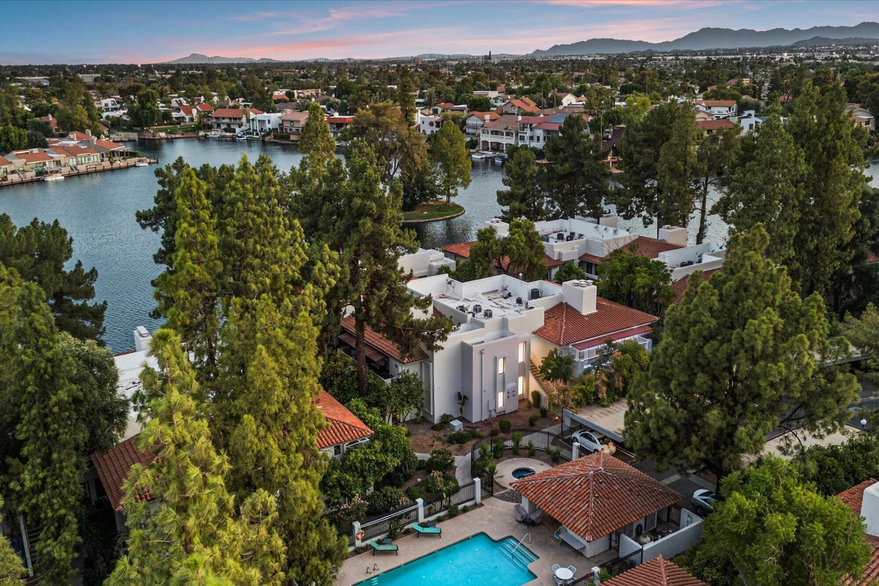  5200 S Lakeshore Drive  Tempe, AZ - 物件實景
