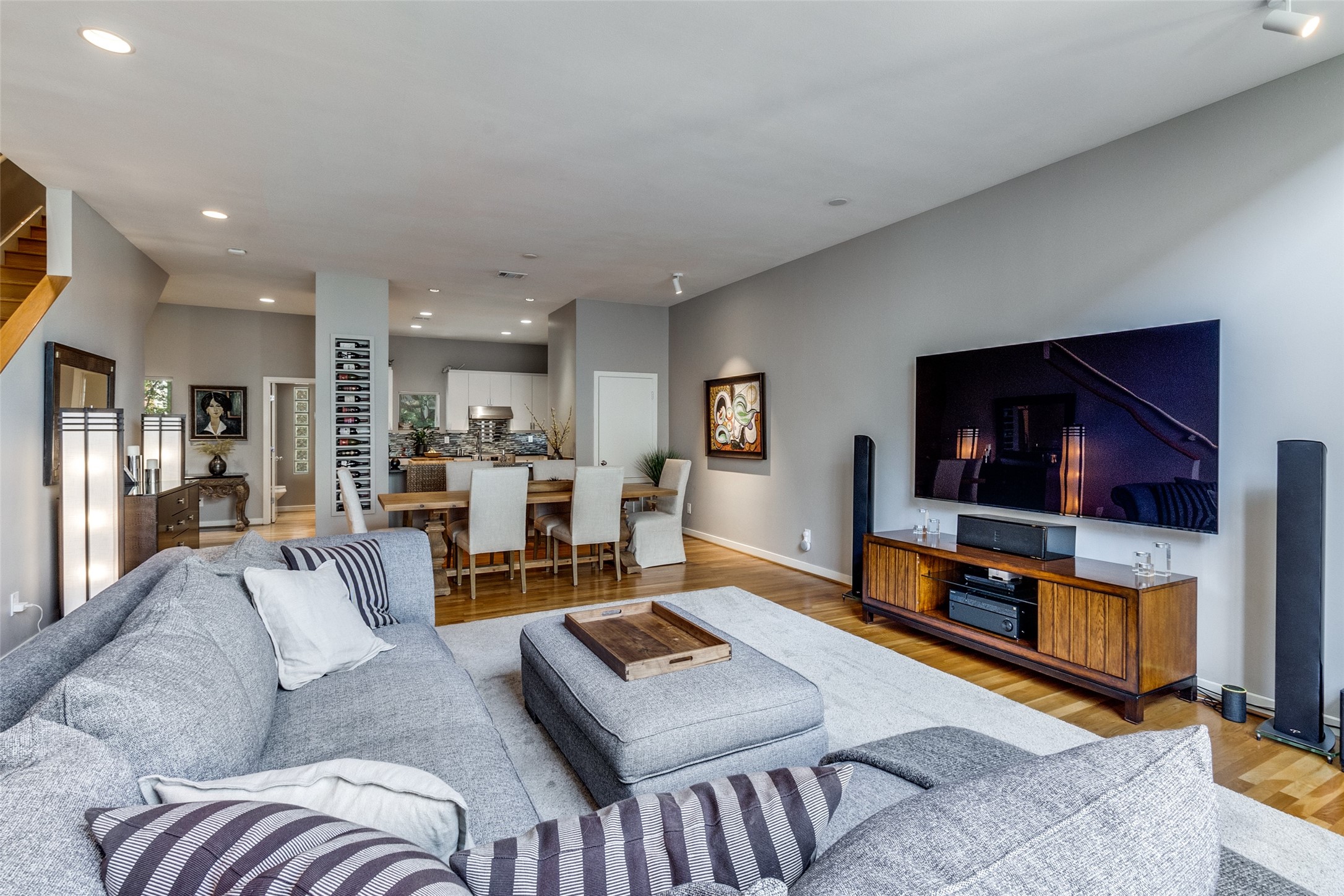 Dallas, Texas, 75204, United States, 2 Bedrooms Bedrooms, ,3 BathroomsBathrooms,Residential,For Sale,1917449