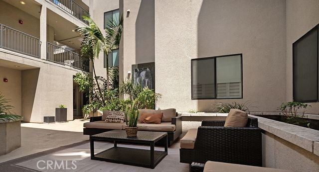 Glendale, California, 91205, United States, 2 Bedrooms Bedrooms, ,2 BathroomsBathrooms,Residential,For Sale,1950855
