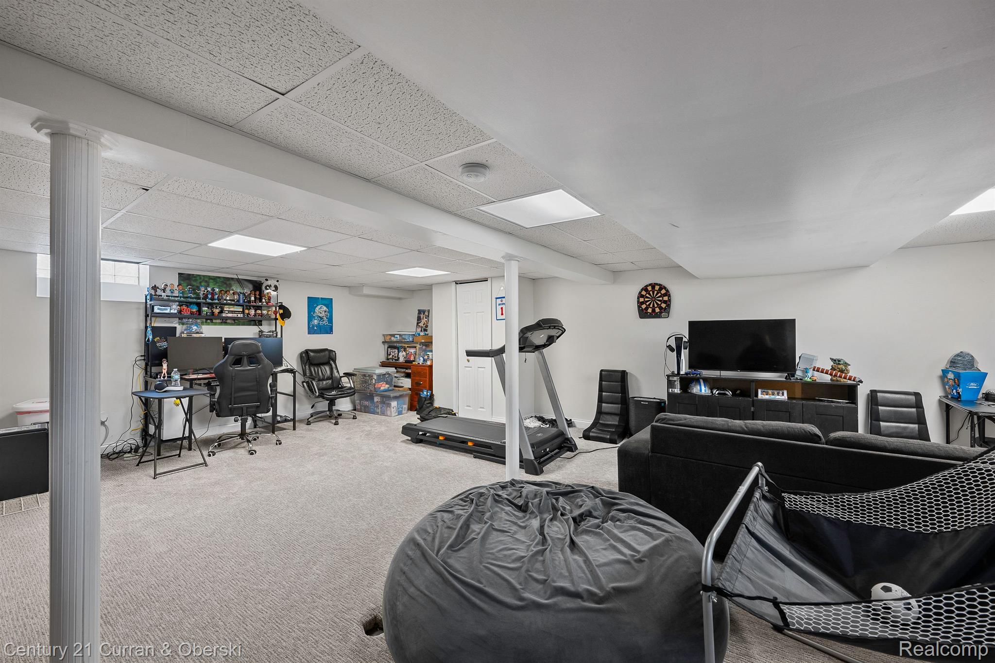 Dearborn, Michigan, 48128, United States, 4 Bedrooms Bedrooms, ,3 BathroomsBathrooms,Residential,For Sale,1908051