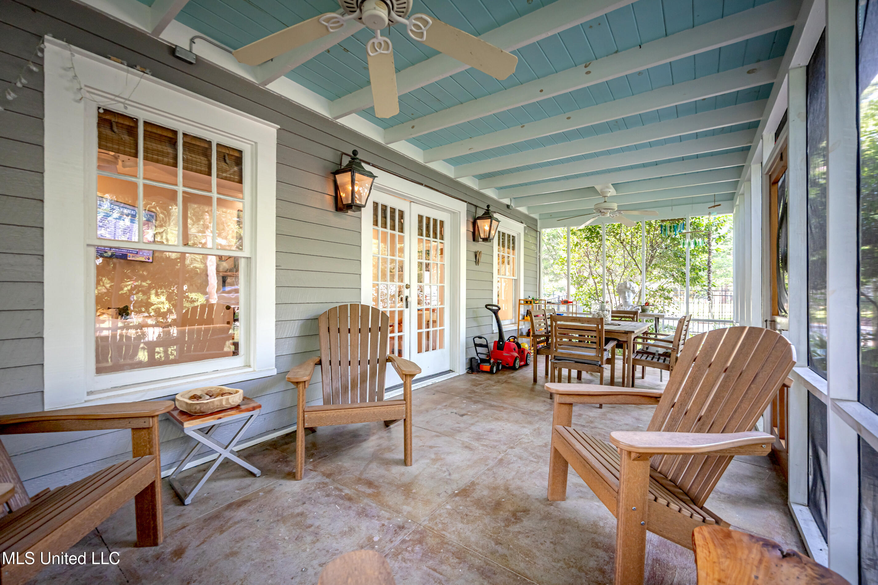 Ocean Springs, Mississippi, 39564, United States, 3 Bedrooms Bedrooms, ,2 BathroomsBathrooms,Residential,For Sale,1847227