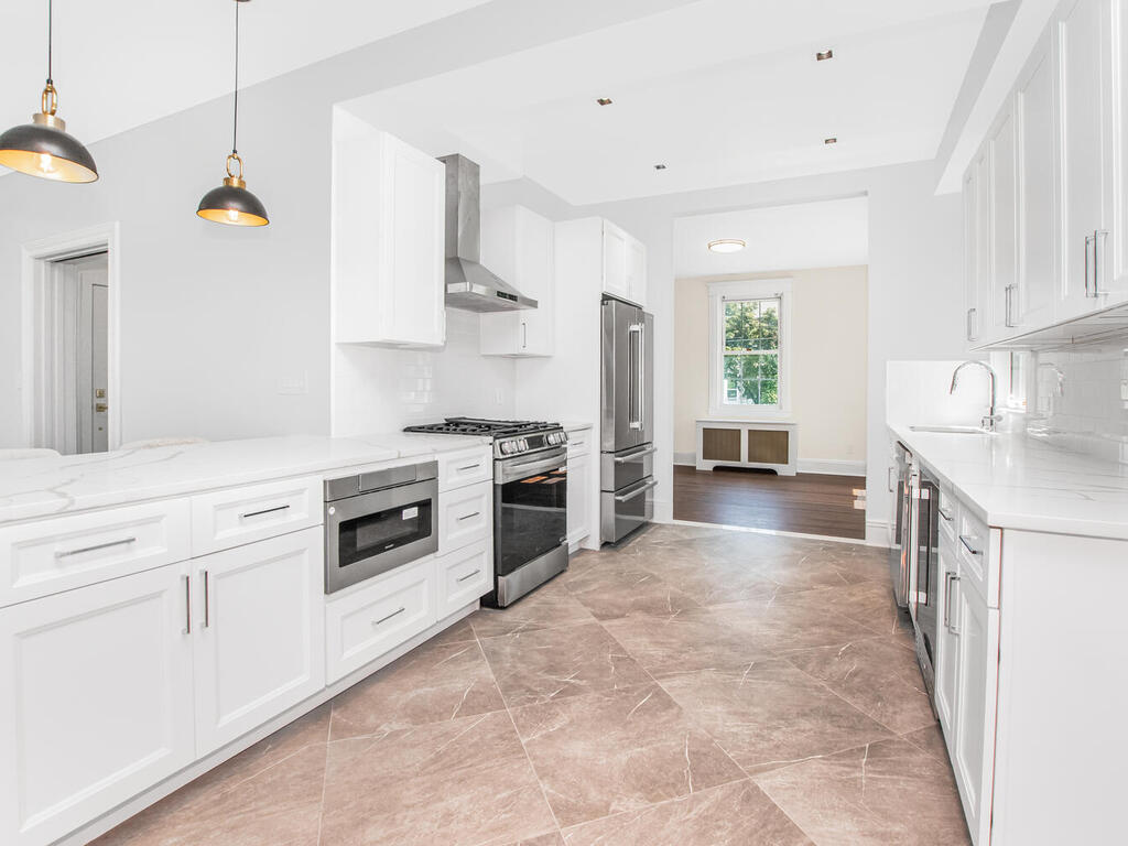 Yonkers, New York, 10701, United States, 6 Bedrooms Bedrooms, ,3 BathroomsBathrooms,Residential,For Sale,1904249
