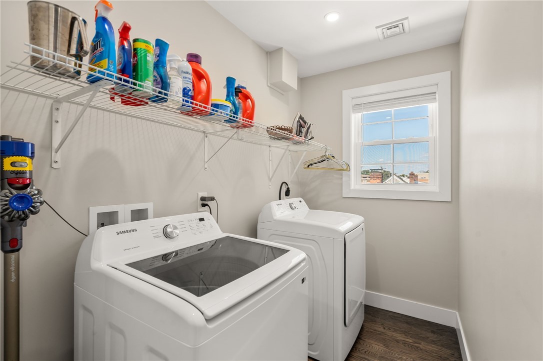 East Providence, Rhode Island, 02914, United States, 4 Bedrooms Bedrooms, ,3 BathroomsBathrooms,Residential,For Sale,1941827