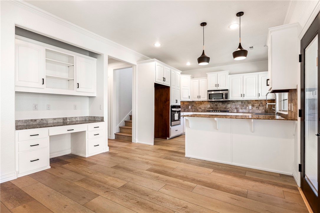 Fayetteville, Arkansas, 72701, United States, 4 Bedrooms Bedrooms, ,3 BathroomsBathrooms,Residential,For Sale,1907520