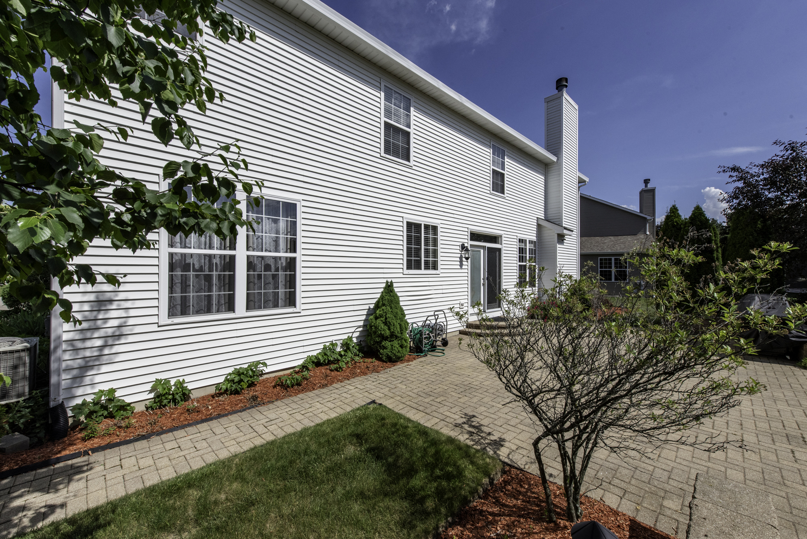 Lindenhurst, Illinois, 60046, United States, 5 Bedrooms Bedrooms, ,3 BathroomsBathrooms,Residential,For Sale,1971263