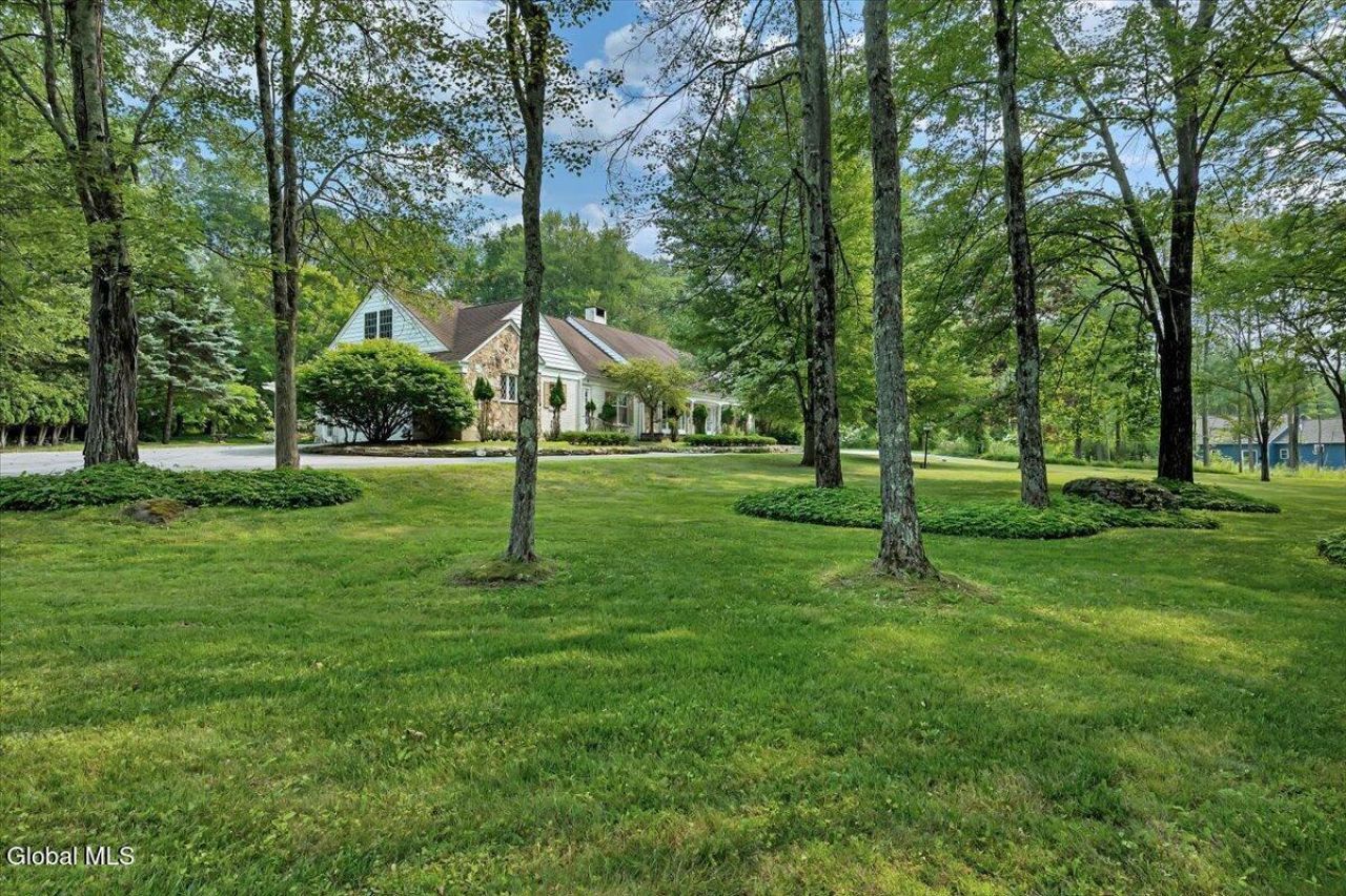 Queensbury, New York, 12804, United States, 4 Bedrooms Bedrooms, ,4 BathroomsBathrooms,Residential,For Sale,2003440