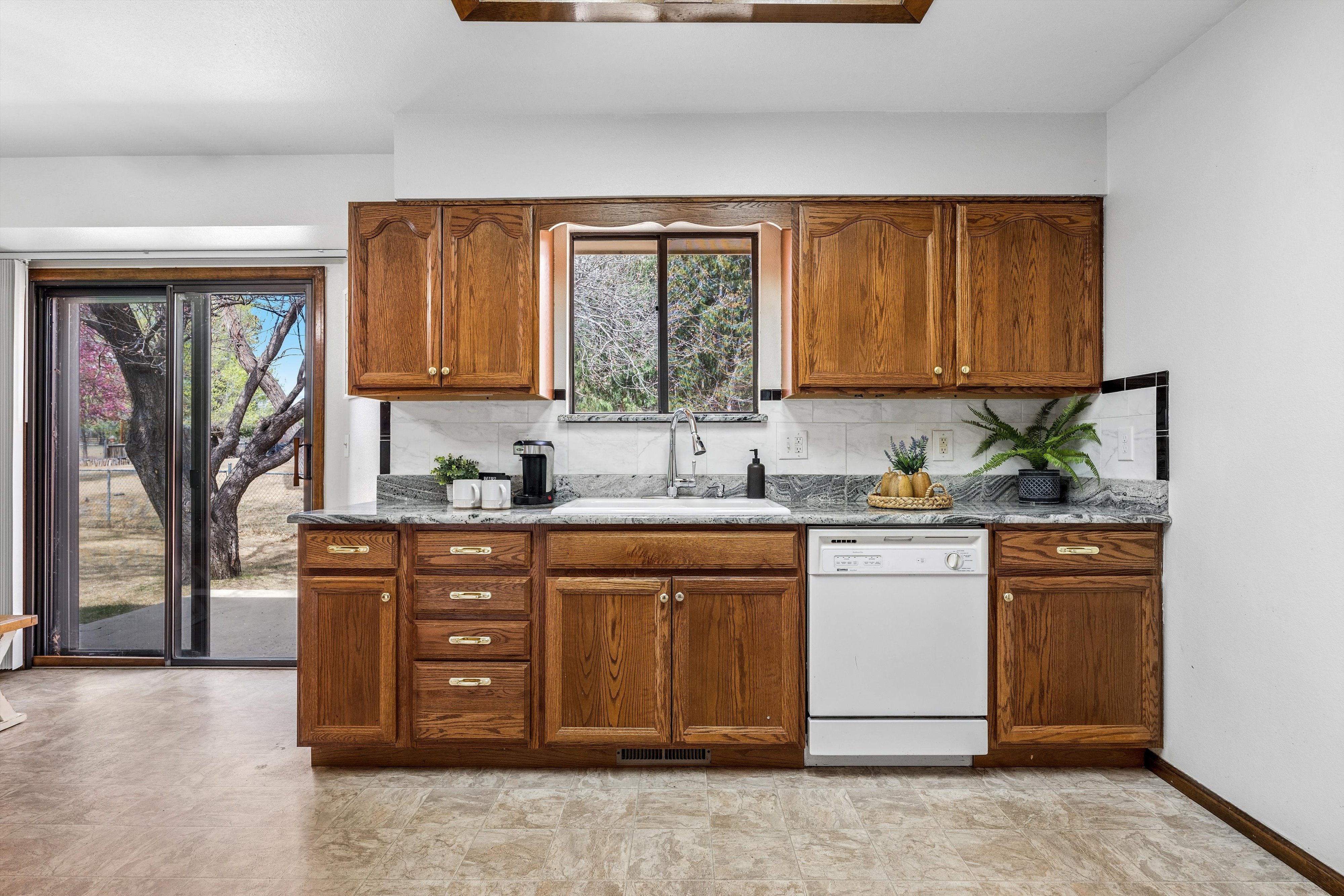  Rare Loveland 3 Bed, 3 Bath Ranch With Full Finished Basement - 物件實景