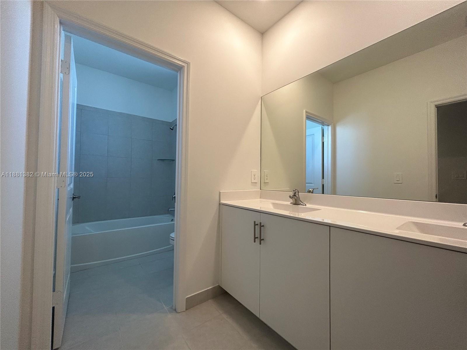 Homestead, Florida, 33032, United States, 5 Bedrooms Bedrooms, ,4 BathroomsBathrooms,Residential,For Sale,1961572