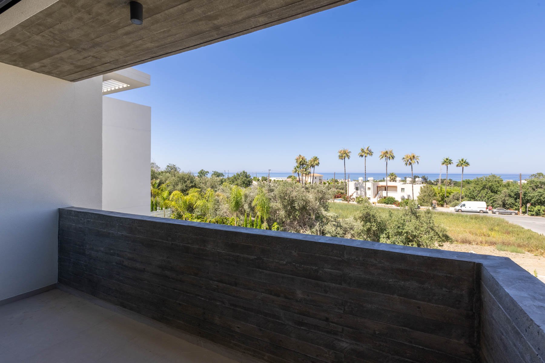  Three-Bedroom Villa with Rooftop Sea Views in a Gated Complex in Chlorakas - 物件實景
