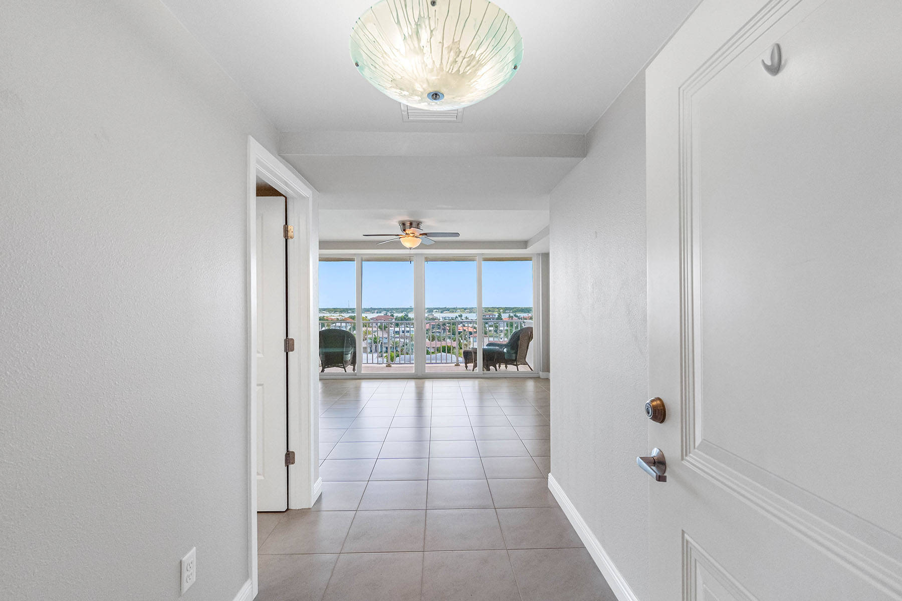  ISLAND WAY TOWERS CONDO - 物件實景