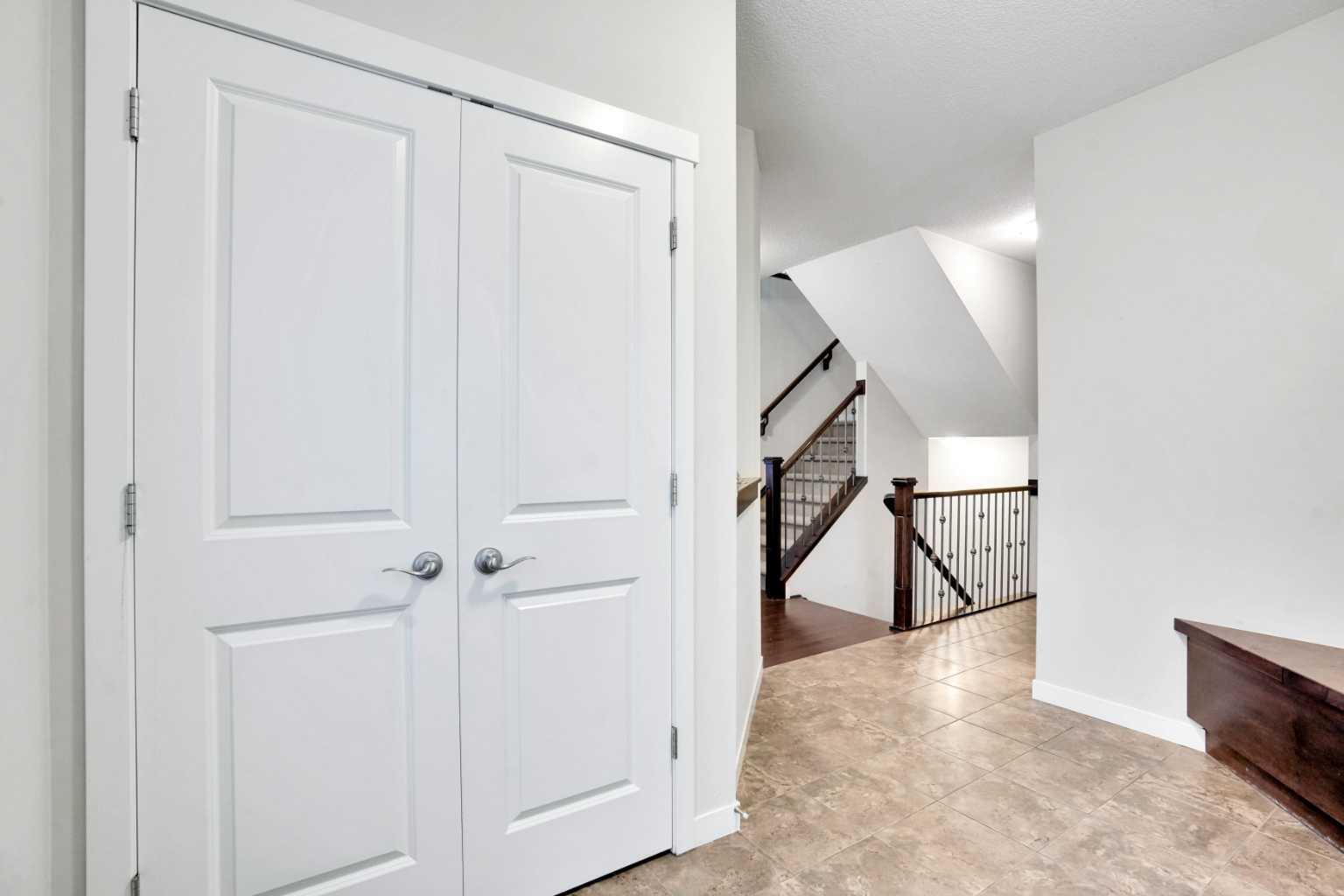 CALGARY, Alberta, T2X 0J7, CA, 3 Bedrooms Bedrooms, ,3 BathroomsBathrooms,Residential,For Sale,1906962