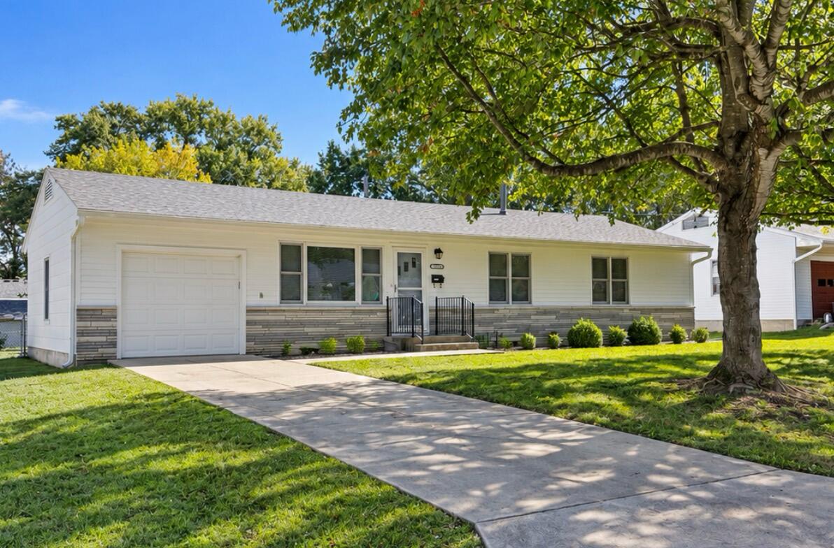Forest Ln, Republic, MO 65738