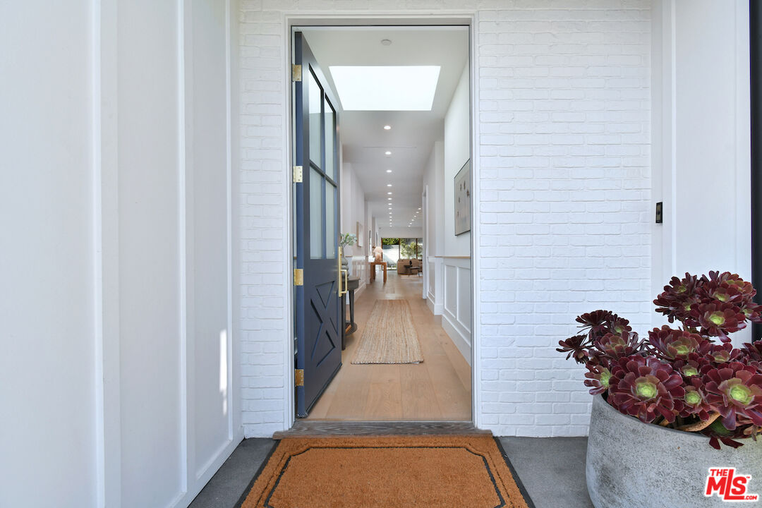 Encino, California, 91316, United States, 4 Bedrooms Bedrooms, ,5 BathroomsBathrooms,Residential,For Sale,2002982