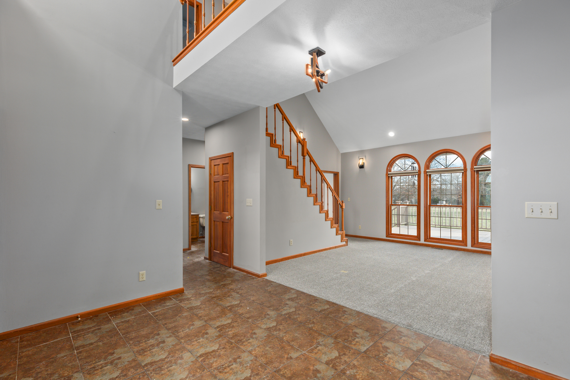 Litchfield, Illinois, 62056, United States, 5 Bedrooms Bedrooms, ,4 BathroomsBathrooms,Residential,For Sale,1986083