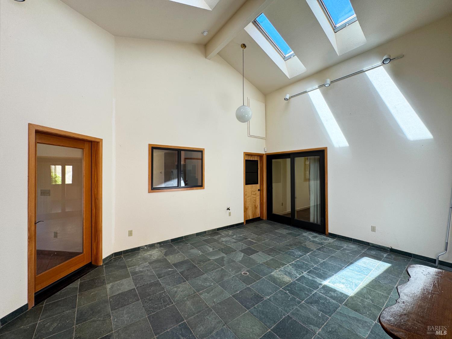 Willits, California, 95490, United States, 2 Bedrooms Bedrooms, ,2 BathroomsBathrooms,Residential,For Sale,1983542