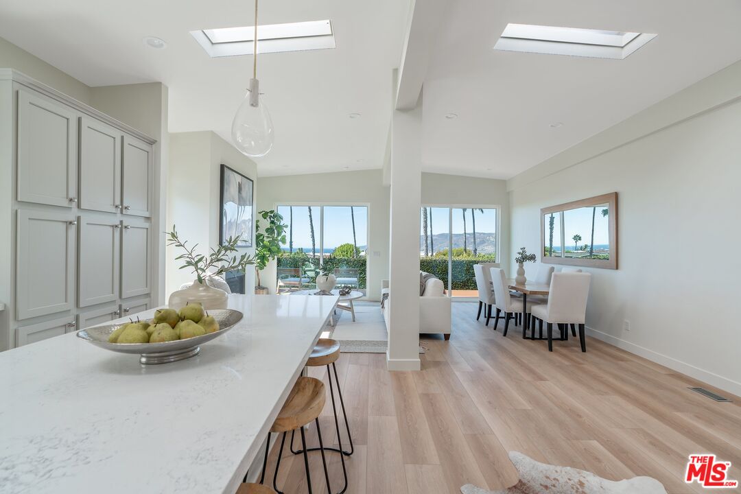 Malibu, California, 90265, United States, 4 Bedrooms Bedrooms, ,3 BathroomsBathrooms,Residential,For Sale,1907056