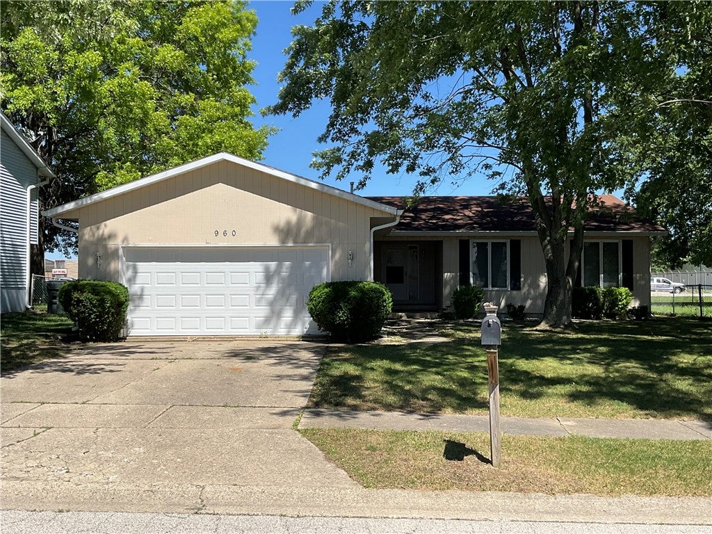 Hancock Dr, Decatur, IL 62521