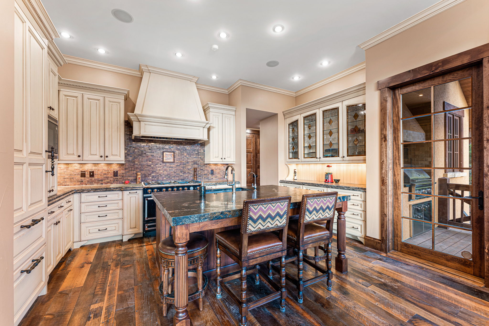  Impressive Mountain Retreat Nestled in the Exclusive Enclave of West Ranch - 物件實景