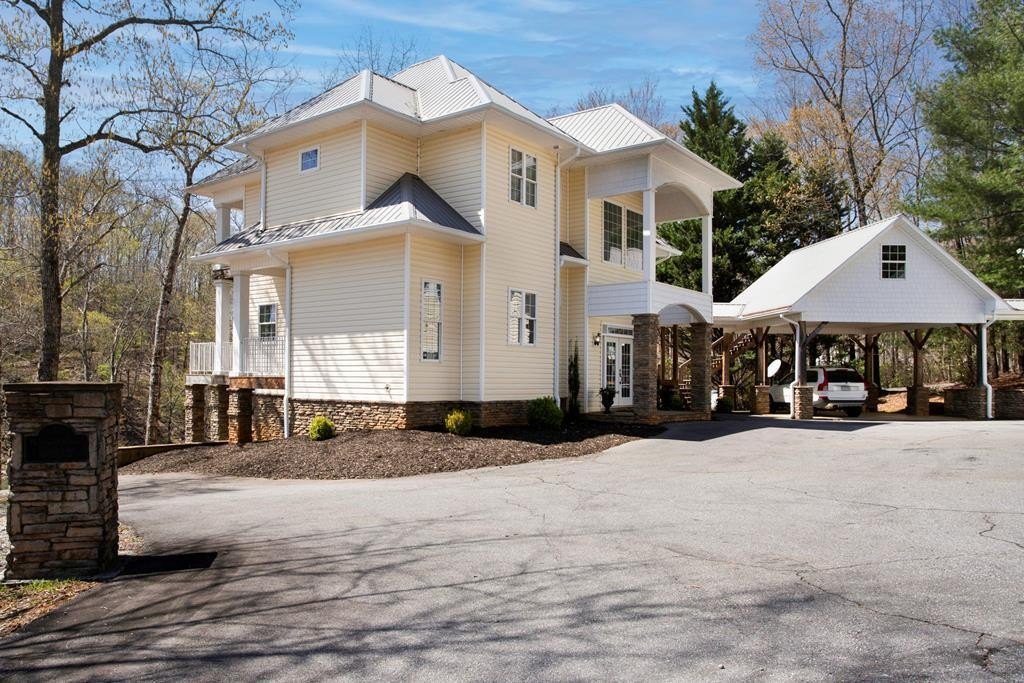 Hayesville, North Carolina, 28904, United States, 4 Bedrooms Bedrooms, ,4 BathroomsBathrooms,Residential,For Sale,1758392