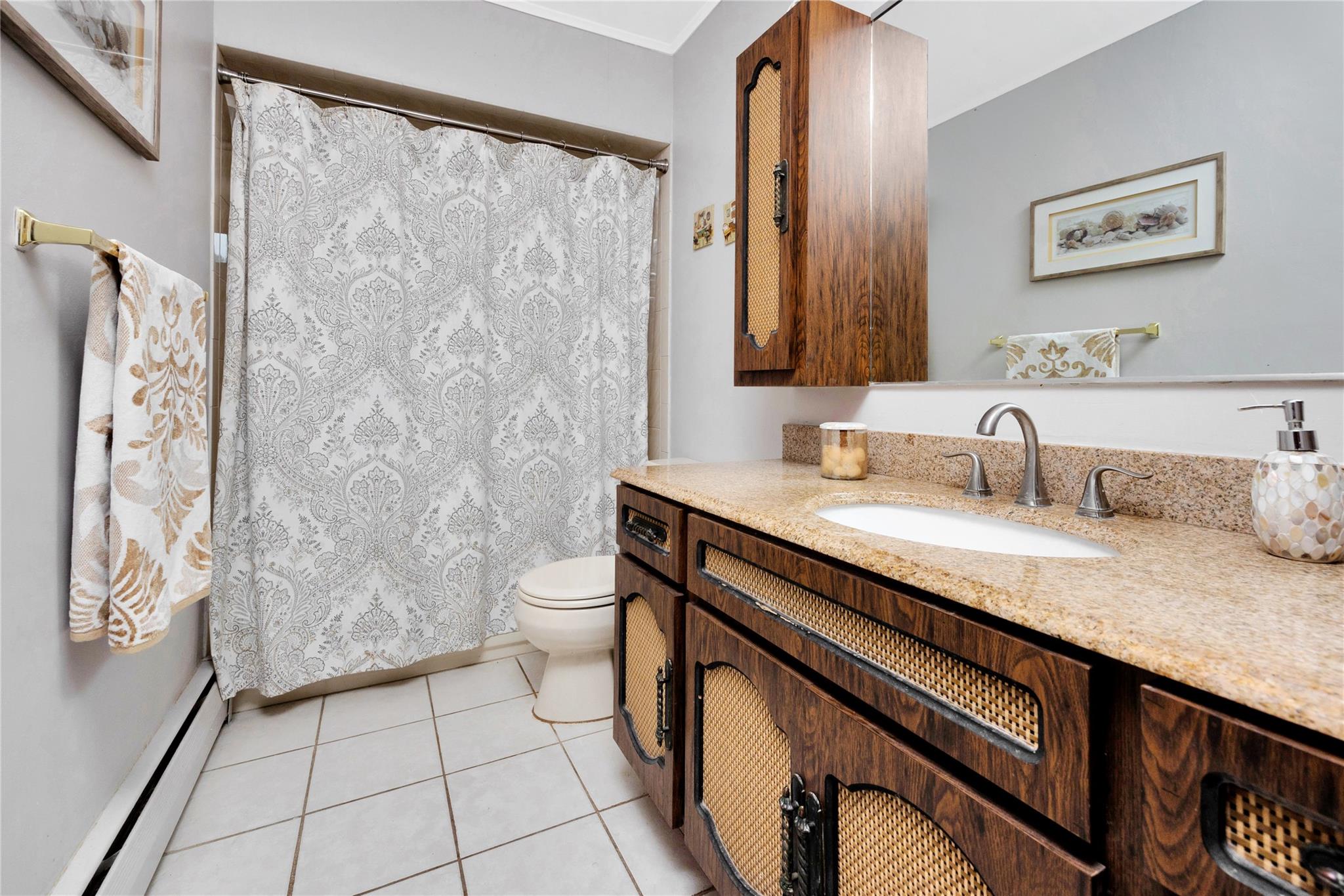 Farmingdale, New York, 11735, United States, 3 Bedrooms Bedrooms, ,2 BathroomsBathrooms,Residential,For Sale,1793248