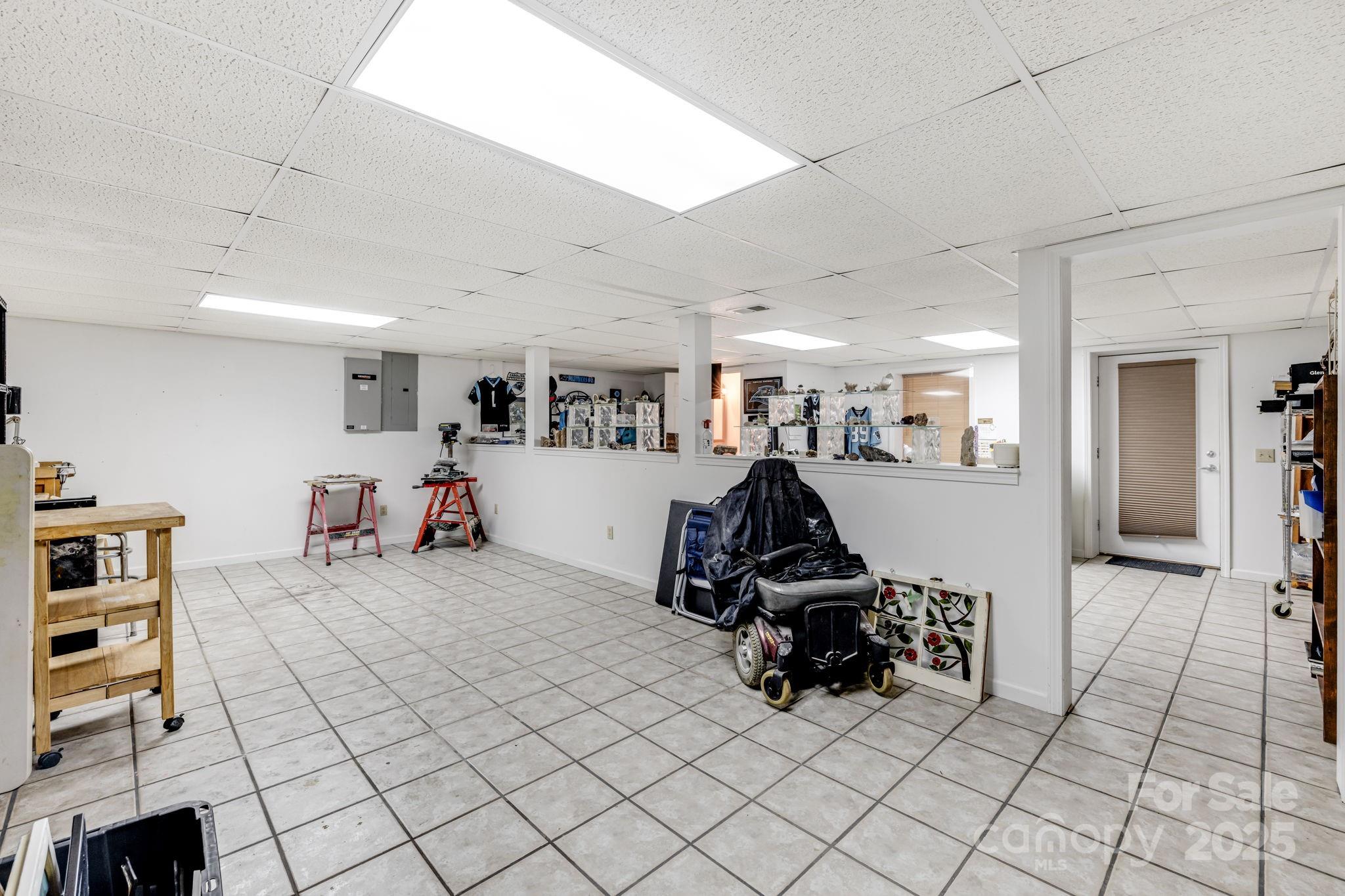 Spruce Pine, North Carolina, 28777, United States, 3 Bedrooms Bedrooms, ,3 BathroomsBathrooms,Residential,For Sale,1991683