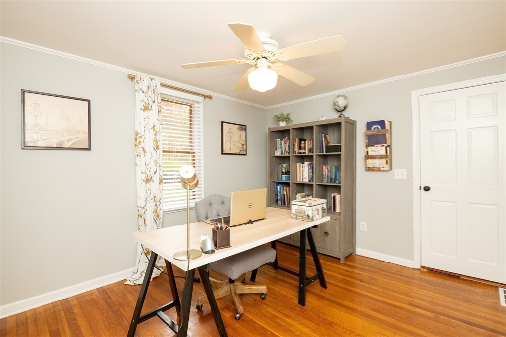 Middleton, Massachusetts, 01949, United States, 3 Bedrooms Bedrooms, ,1 BathroomBathrooms,Residential,For Sale,1982114