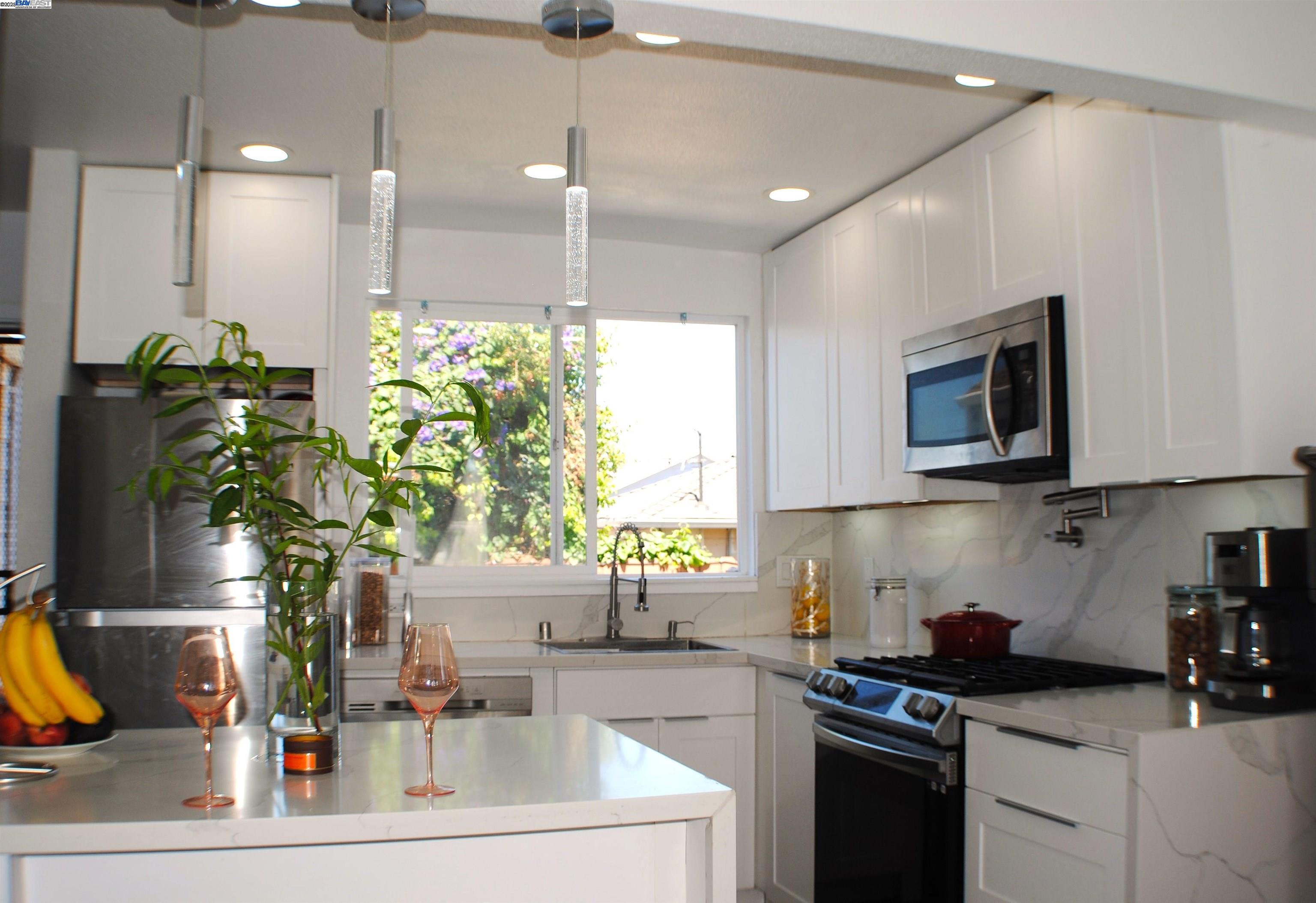 Oakland, California, 94603, United States, 3 Bedrooms Bedrooms, ,2 BathroomsBathrooms,Residential,For Sale,1991687