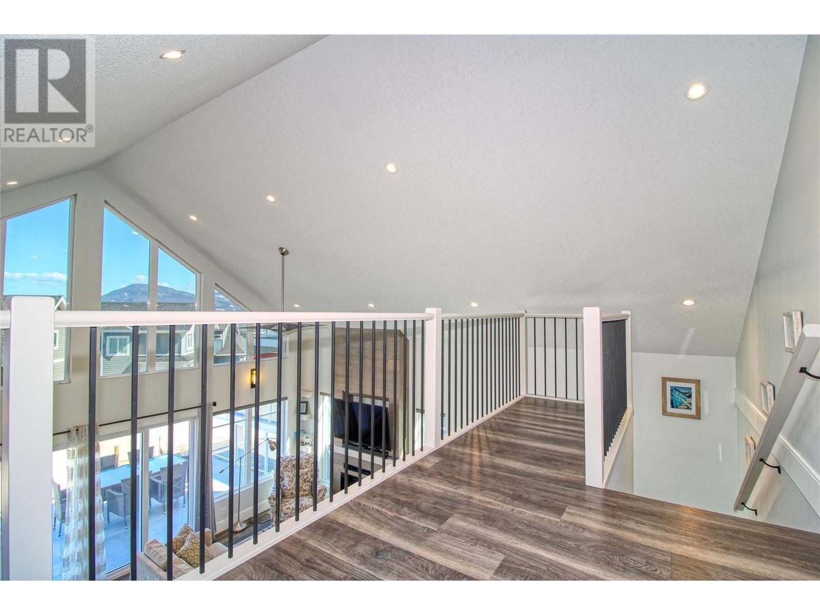 KELOWNA, British Columbia, V1Z 3R8, CA, 3 Bedrooms Bedrooms, ,3 BathroomsBathrooms,Residential,For Sale,1951197
