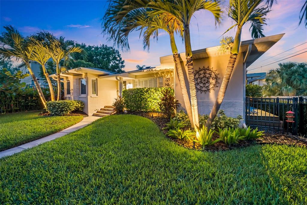 St Petersburg, Florida, 33704, United States, 2 Bedrooms Bedrooms, ,2 BathroomsBathrooms,Residential,For Sale,1897453