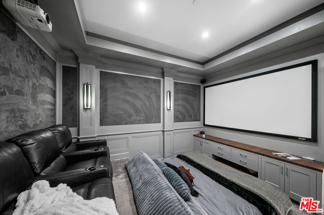 Valley Village, California, 91607, United States, 7 Bedrooms Bedrooms, ,8 BathroomsBathrooms,Residential,For Sale,1997303