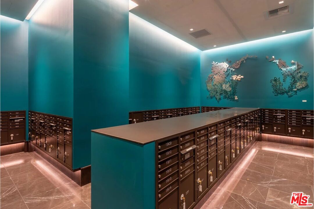 Los Angeles, California, 90013, United States, 1 Bedroom Bedrooms, ,1 BathroomBathrooms,Residential,For Sale,1995837