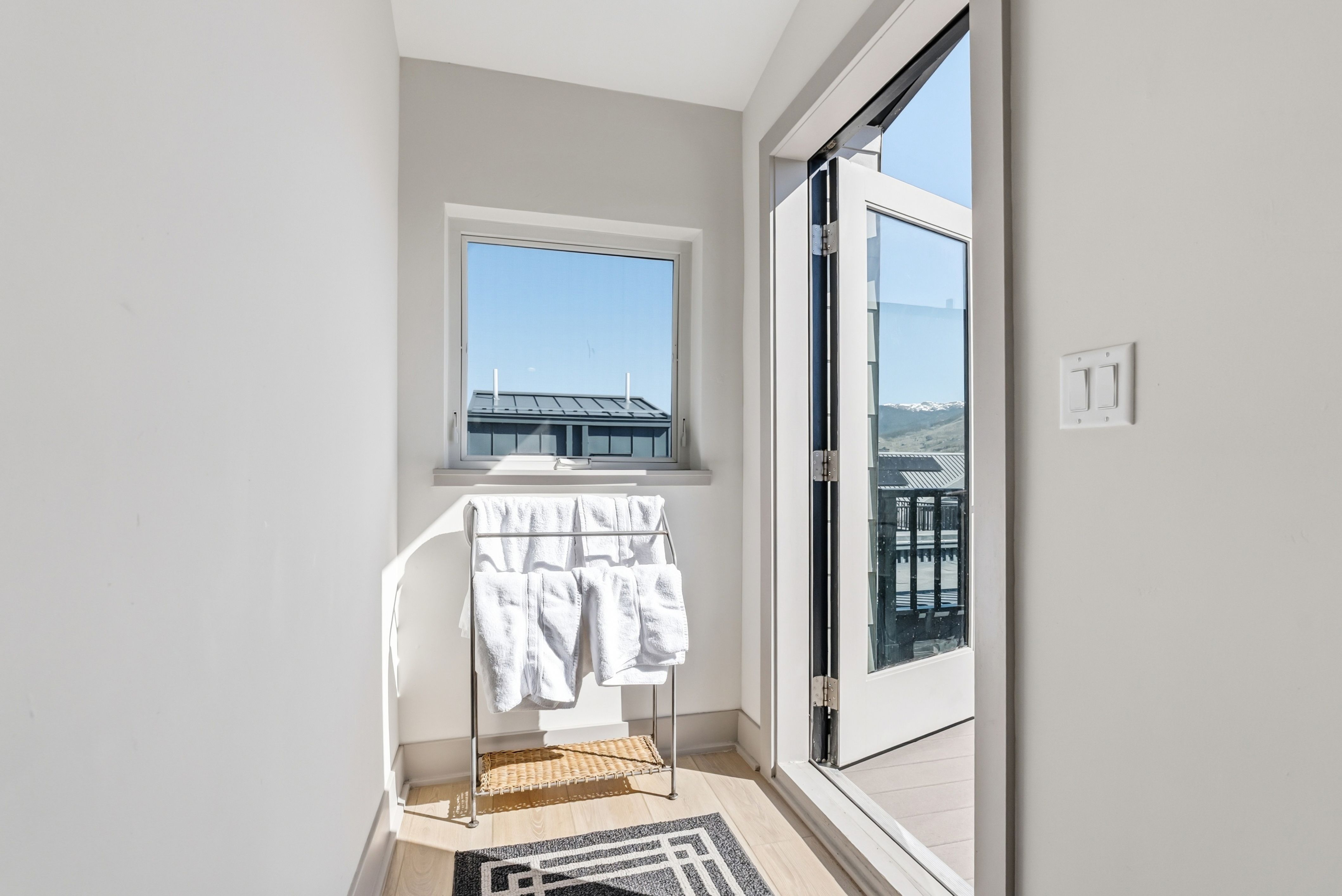  Modern Design Meets Mountain Living - 物件實景