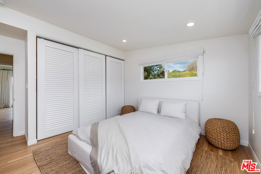 Malibu, California, 90265, United States, 3 Bedrooms Bedrooms, ,2 BathroomsBathrooms,Residential,For Sale,1868514