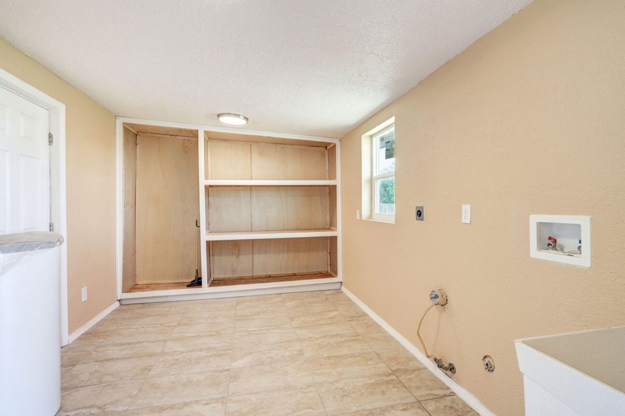 Edgewood, New Mexico, 87015, United States, 4 Bedrooms Bedrooms, ,2 BathroomsBathrooms,Residential,For Sale,1868878