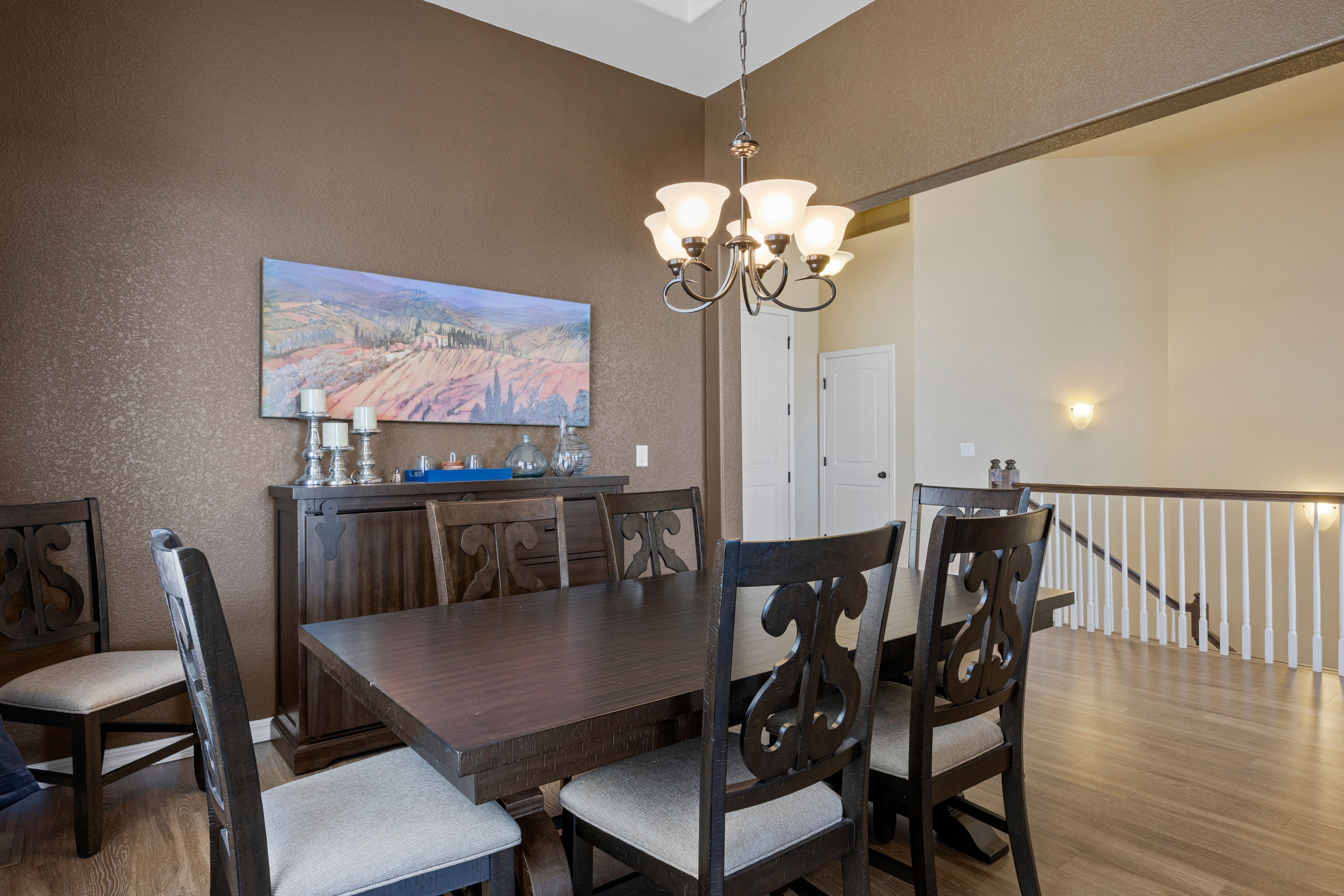  Open, Spacious, Upgraded, Walkout Rancher is Meticulous and with Views - 物件實景