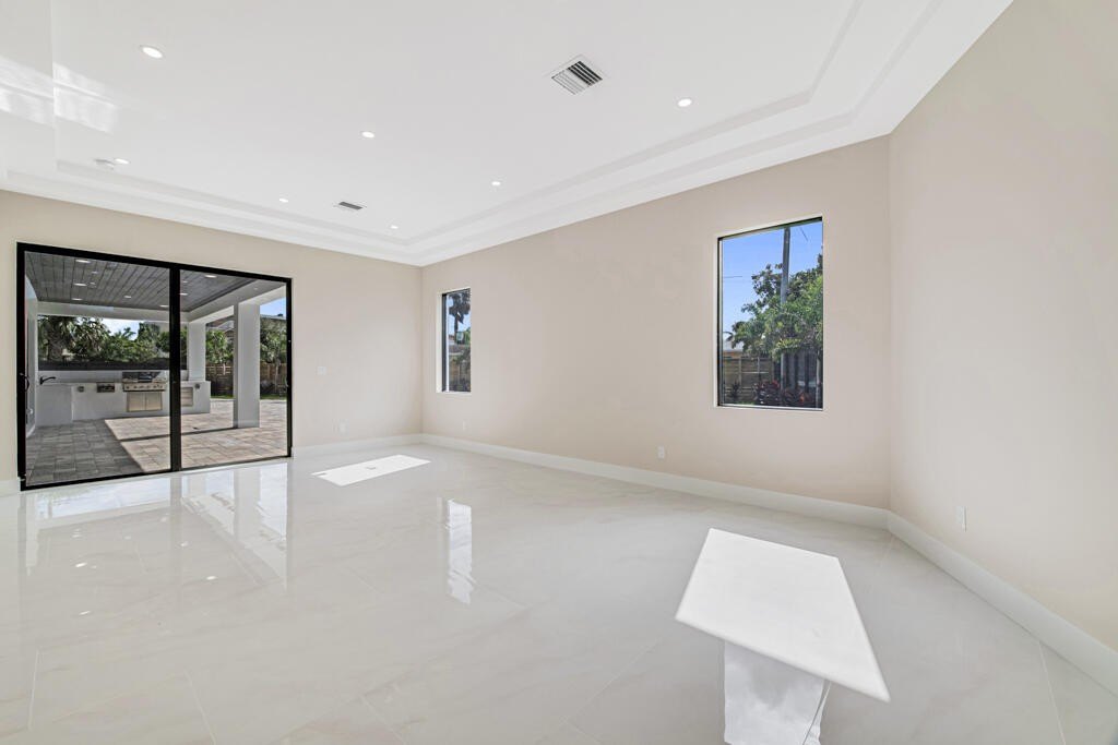 Palm Springs, Florida, 33461, United States, 4 Bedrooms Bedrooms, ,5 BathroomsBathrooms,Residential,For Sale,1835597