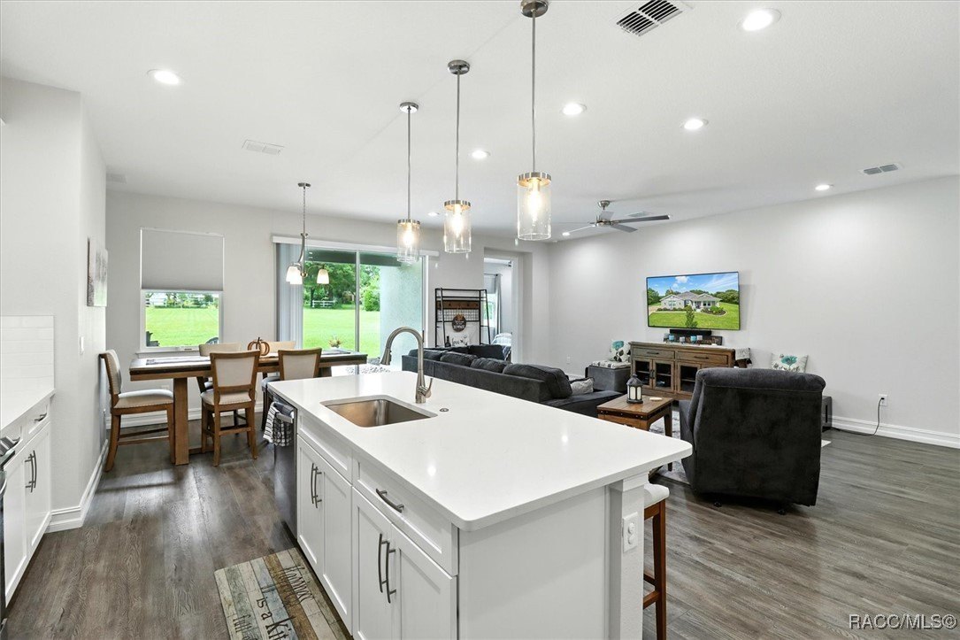 Hernando, Florida, 34442, United States, 4 Bedrooms Bedrooms, ,3 BathroomsBathrooms,Residential,For Sale,2008146