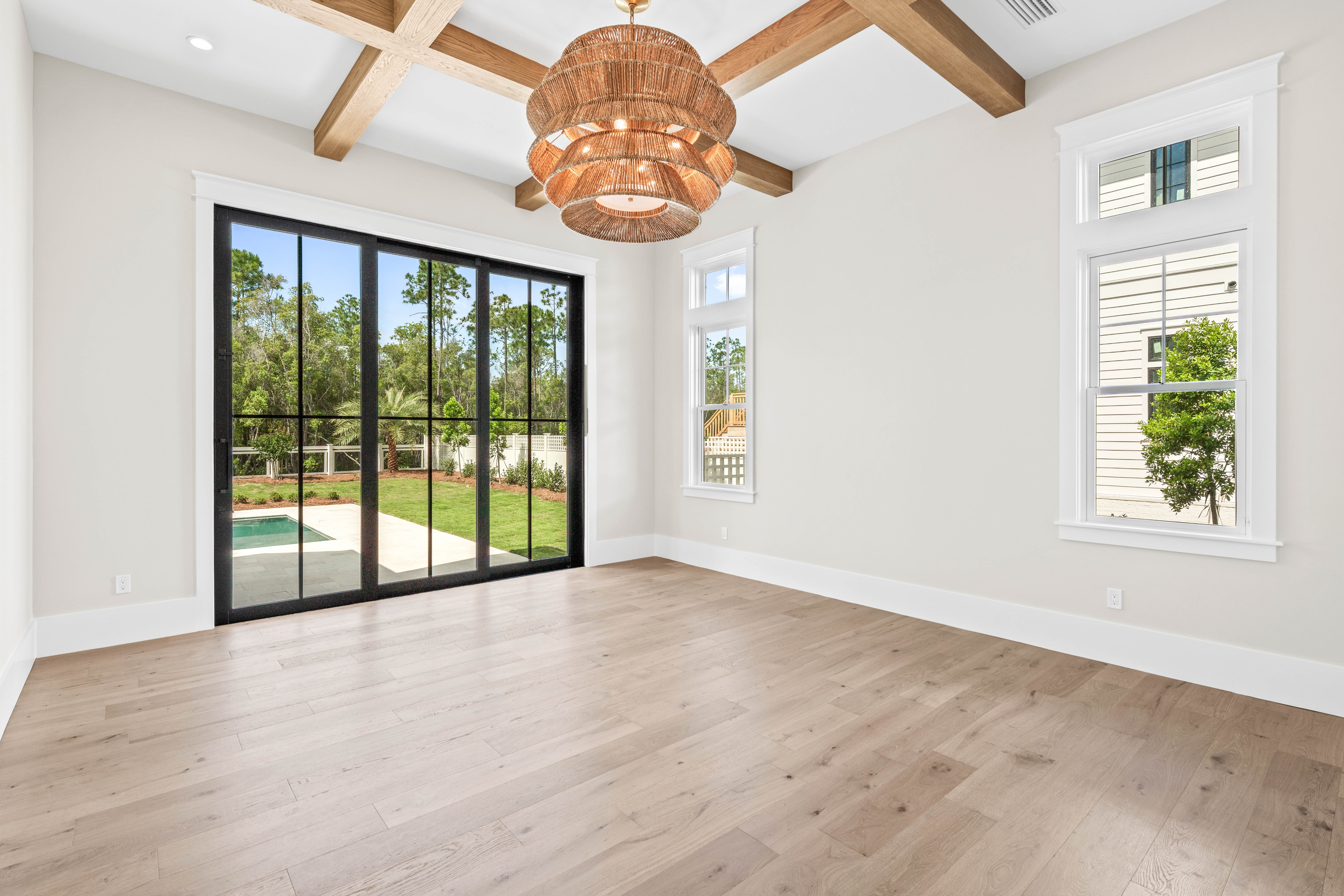  Backyard Oasis with 15x40 Pool, 7x16 Spa, Firepit and Spacious Porch - 物件實景
