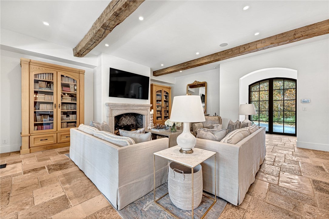 Fayetteville, Arkansas, 72704, United States, 4 Bedrooms Bedrooms, ,5 BathroomsBathrooms,Residential,For Sale,1993299