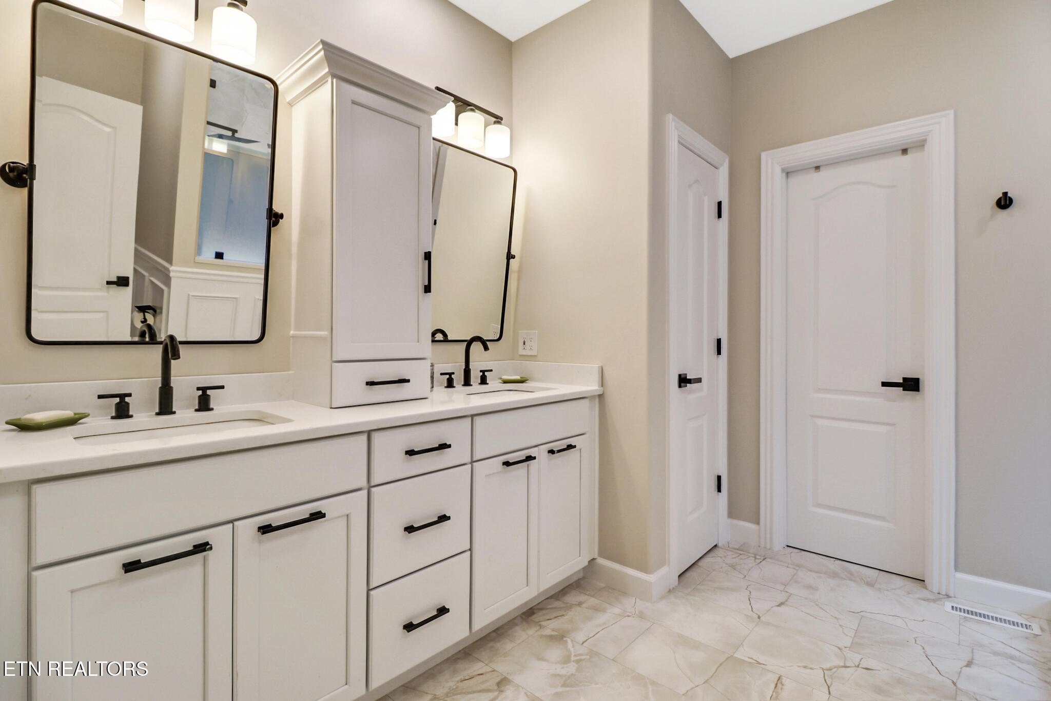 Crossville, Tennessee, 38555, United States, 3 Bedrooms Bedrooms, ,2 BathroomsBathrooms,Residential,For Sale,2008163