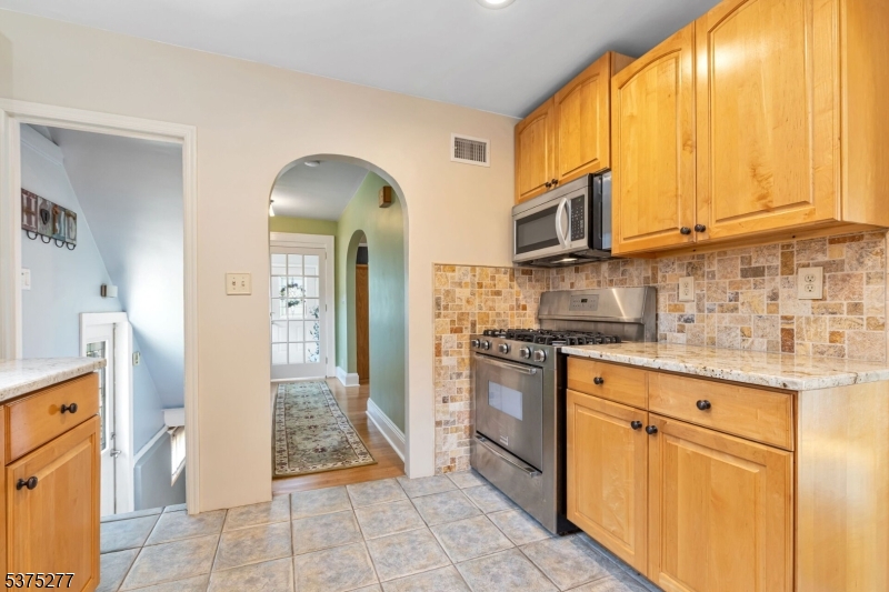 Garwood Boro, New Jersey, 07027, United States, 3 Bedrooms Bedrooms, ,2 BathroomsBathrooms,Residential,For Sale,1908282