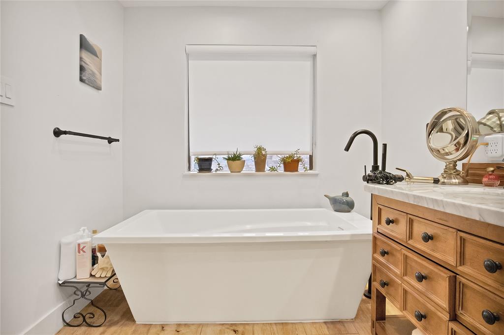 Dallas, Texas, 75228, United States, 4 Bedrooms Bedrooms, ,3 BathroomsBathrooms,Residential,For Sale,1888632