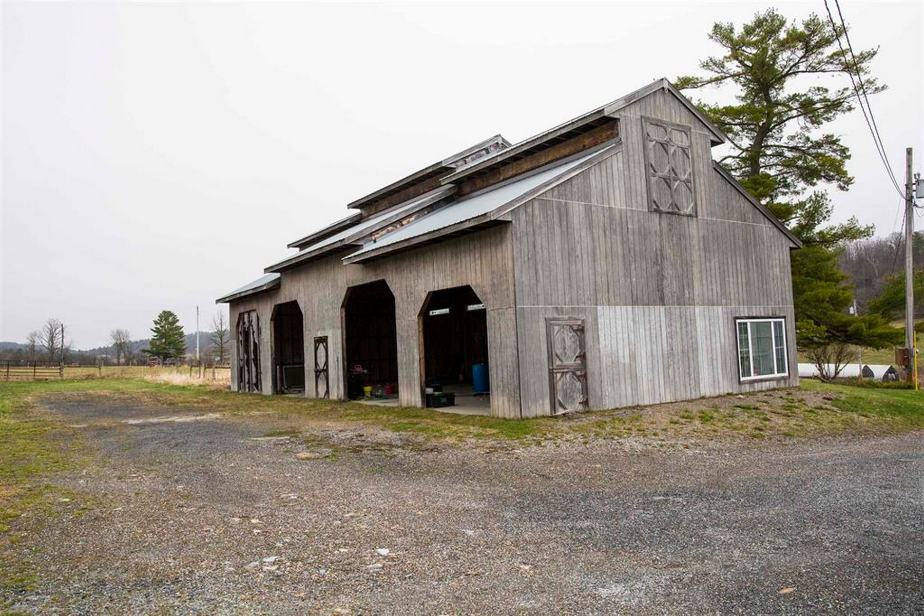  557 Pleasant Valley Road - 物件實景