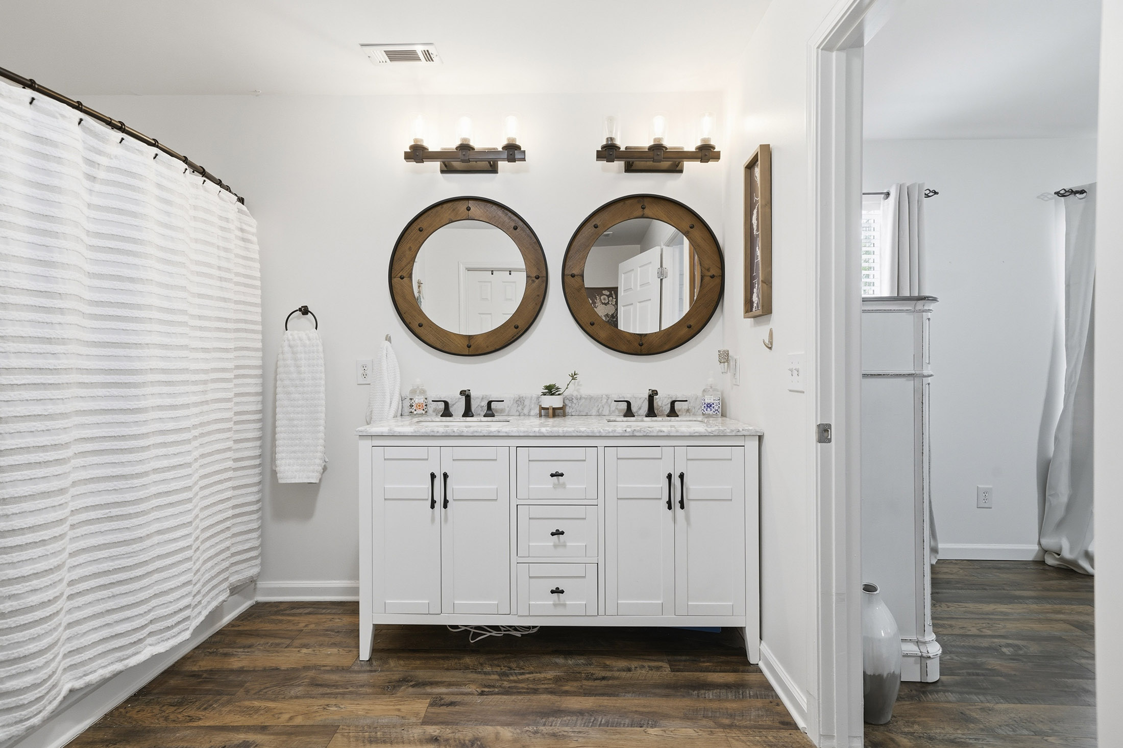  Located in the Sought-After and Low-Maintenance Enclave at Holly Mill Community - 物件實景