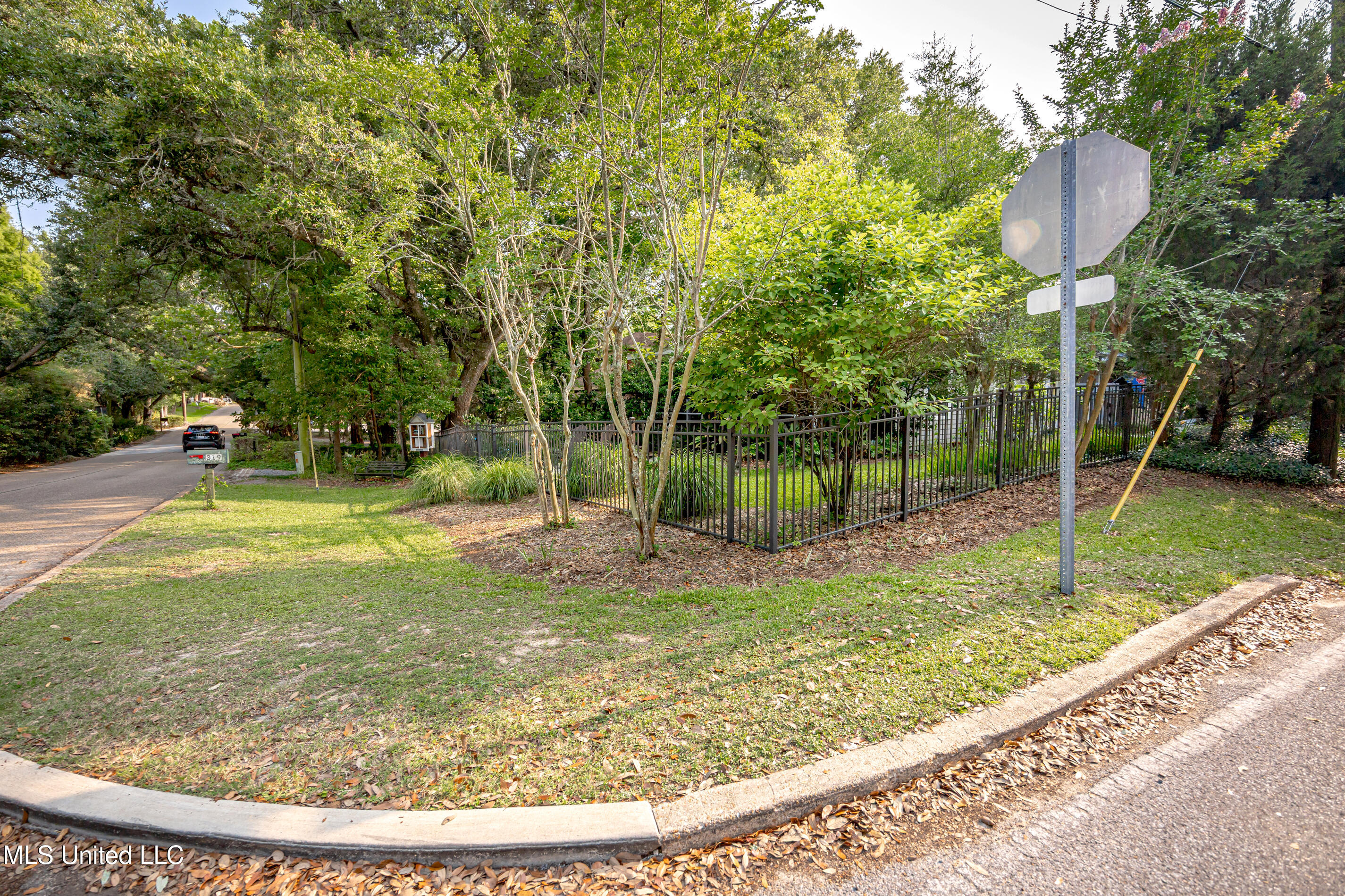 Ocean Springs, Mississippi, 39564, United States, 3 Bedrooms Bedrooms, ,2 BathroomsBathrooms,Residential,For Sale,1987573