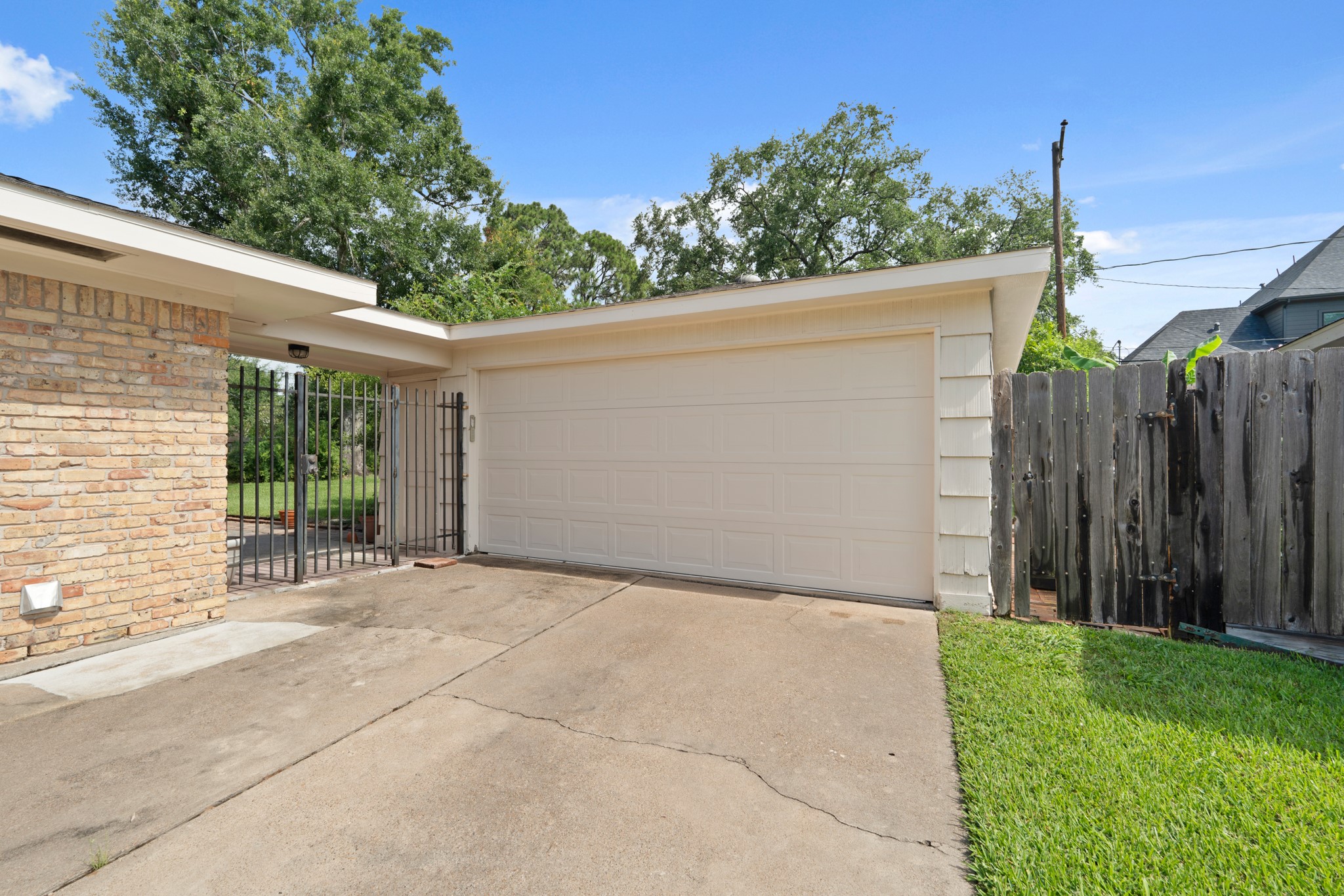 Houston, Texas, 77096, United States, 3 Bedrooms Bedrooms, ,2 BathroomsBathrooms,Residential,For Sale,1849910