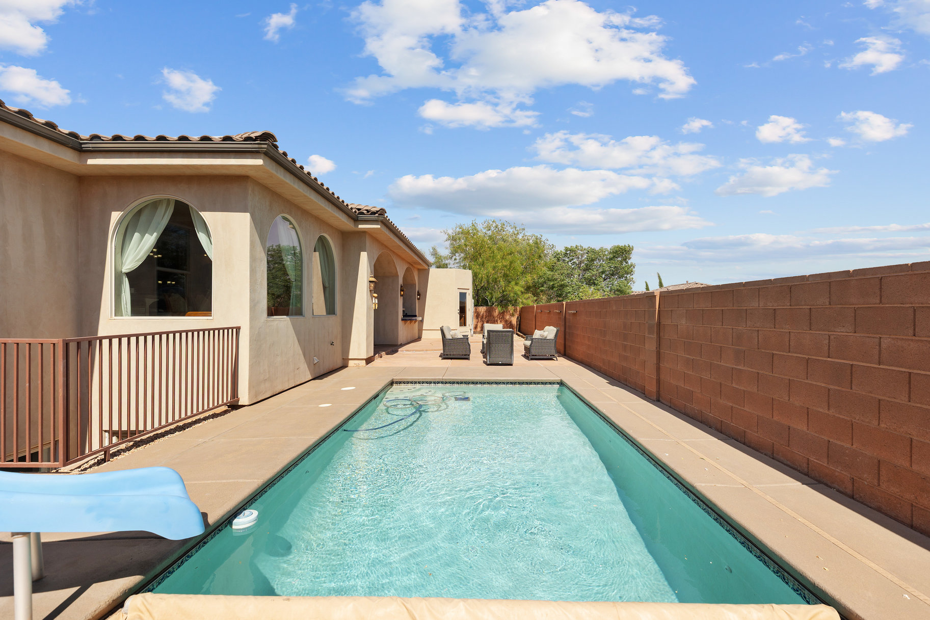 Tuscany Revival Resort-Style Living With Theater Room, Pool & 4-Car Garage - 物件實景
